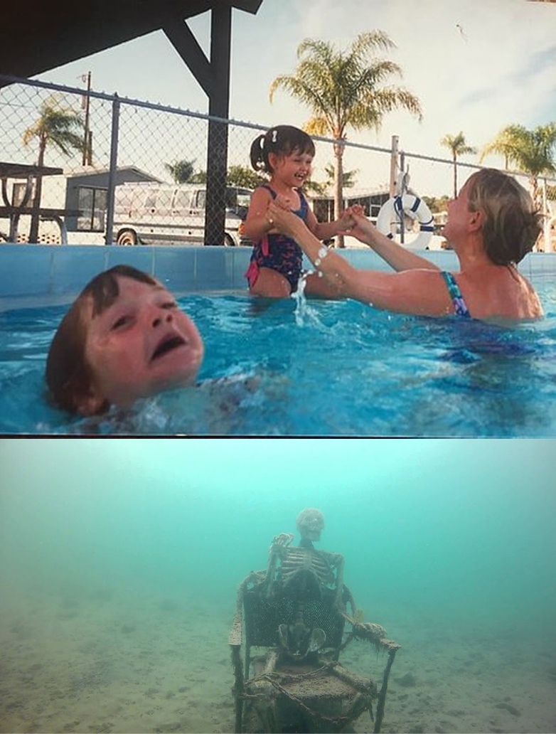 Mãe Ignorando Filho na Piscina